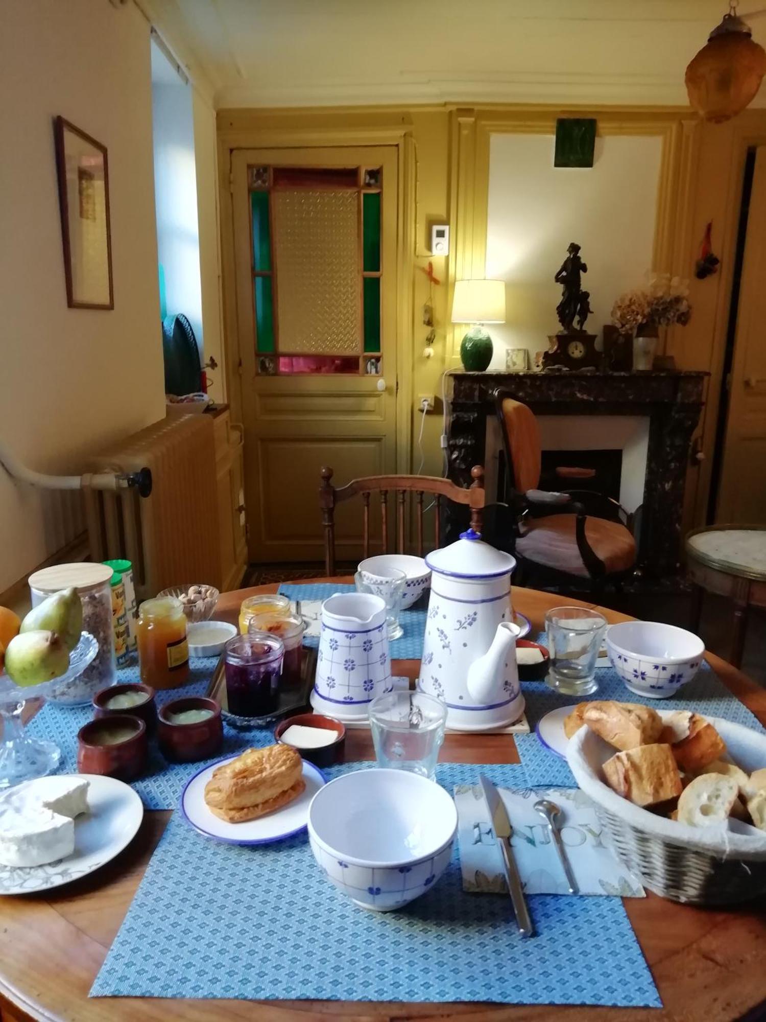 La "Charcuterie" Greber Bed & Breakfast โบเวส์ ภายนอก รูปภาพ